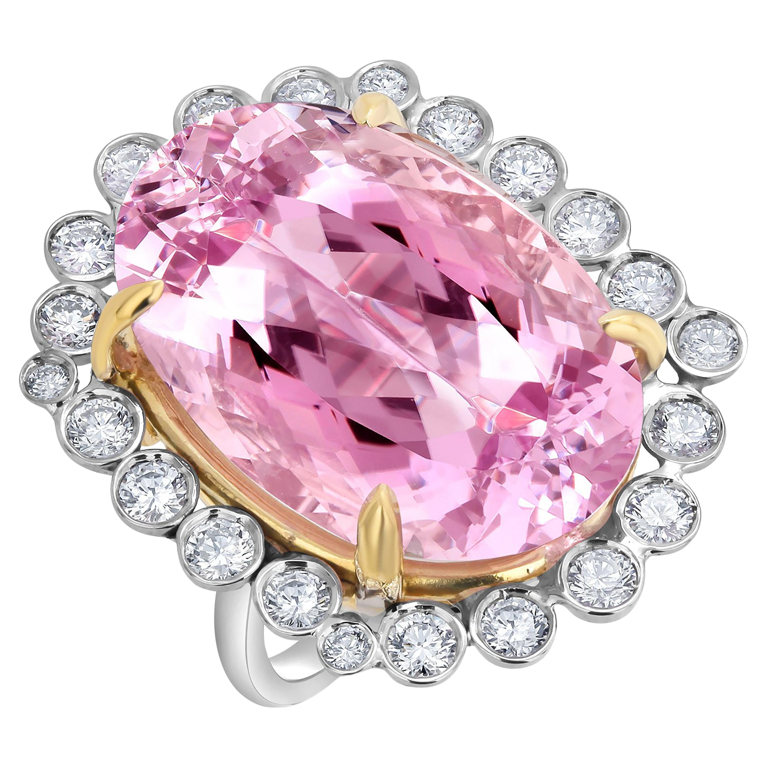 Kunzite 28.14 Diamond 1.60 Carat 18 Karat Gold 0.90 Inch Width Cluster Ring For Sale