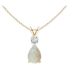 Colgante Lágrima de Ópalo Natural con Diamante en Oro Amarillo de 14K (Tamaño-7x5mm)