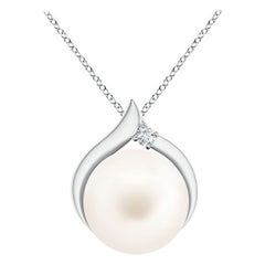 Solitär-Anhänger aus 14 Karat Weißgold mit Süßwasser-Zuchtperlen und Diamant