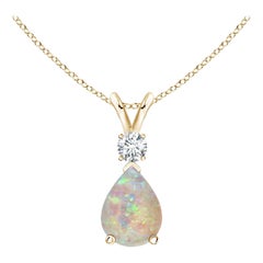 ANGARA Ciondolo a goccia di opale naturale da 0,70ct con diamante in oro giallo 14K