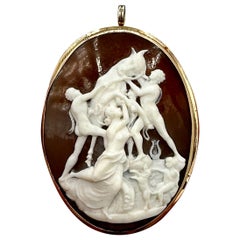 Broche et collier ancien avec camée de chien Taurus Bull Europa de la déesse Zeus