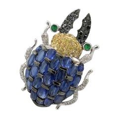 Sapphire Diamond Emerald 5.45 carat Pendant/Brooch 18 Kt White Gold Stag Beetle