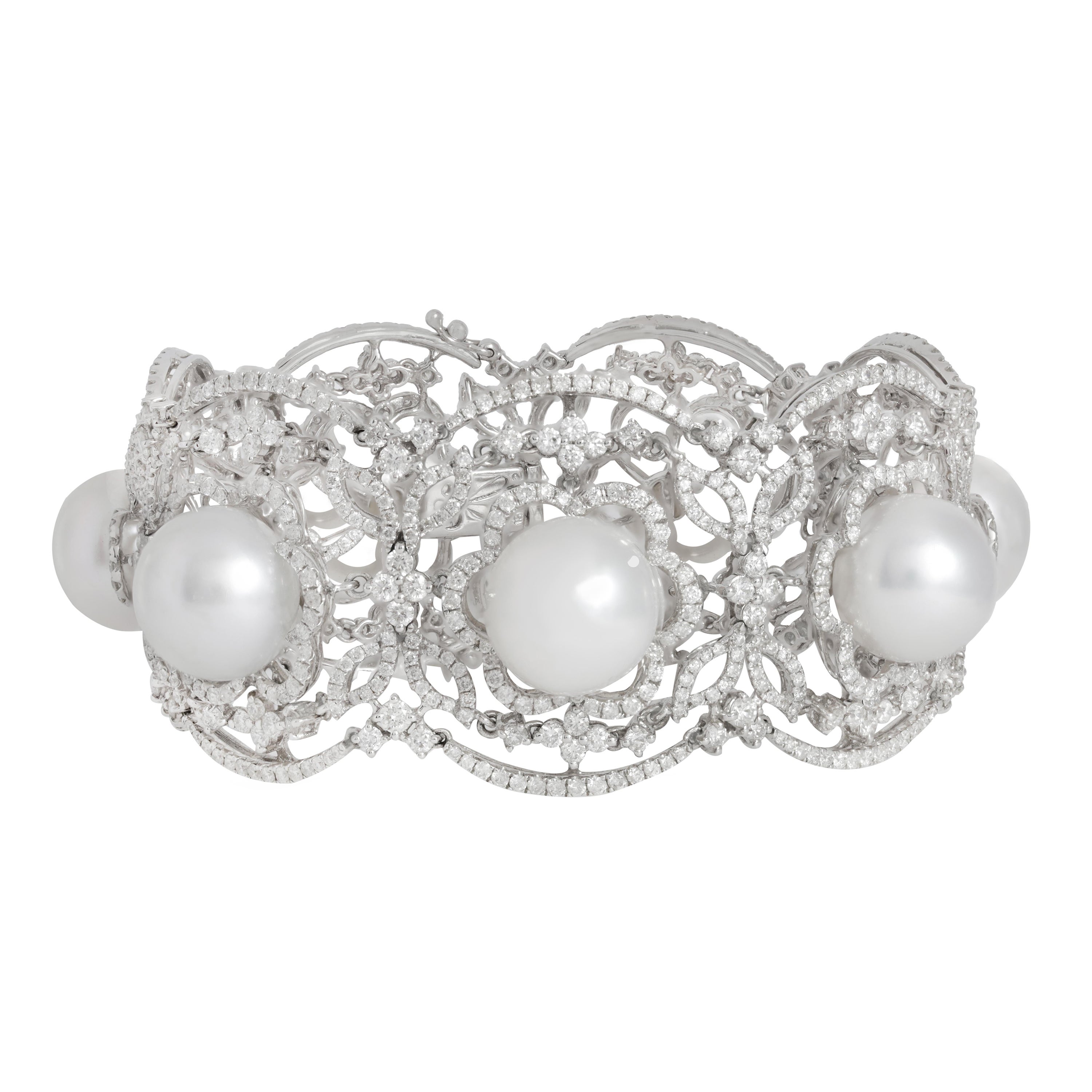 Diana M. 18 kt white gold diamond and pearl fashion bracelet adorned with 13.5  For Sale