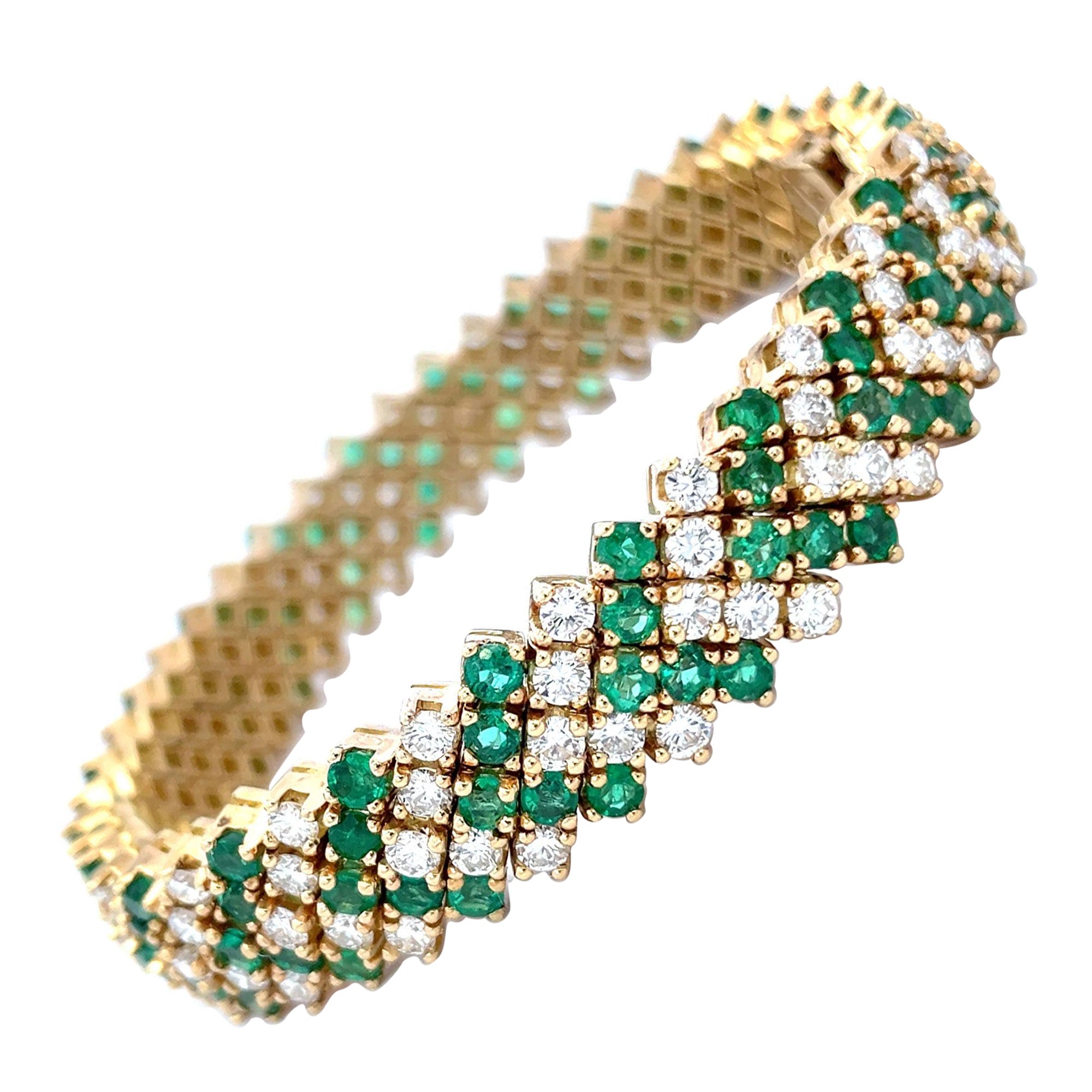 Emerald Diamond Chevron Motif Bracelet 13.40 Carats 18 Karat Yellow Gold For Sale