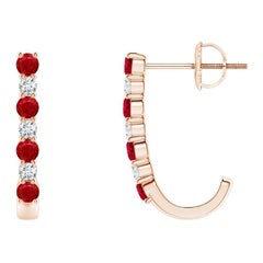 ANGARA J-Hoop-Ohrringe aus 14 Karat Roségold mit natürlichem 0,40 Karat Rubin und Diamanten