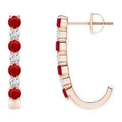 ANGARA J-Hoop-Ohrringe aus 14 Karat Roségold mit natürlichem 0,72 Karat Rubin und Diamanten