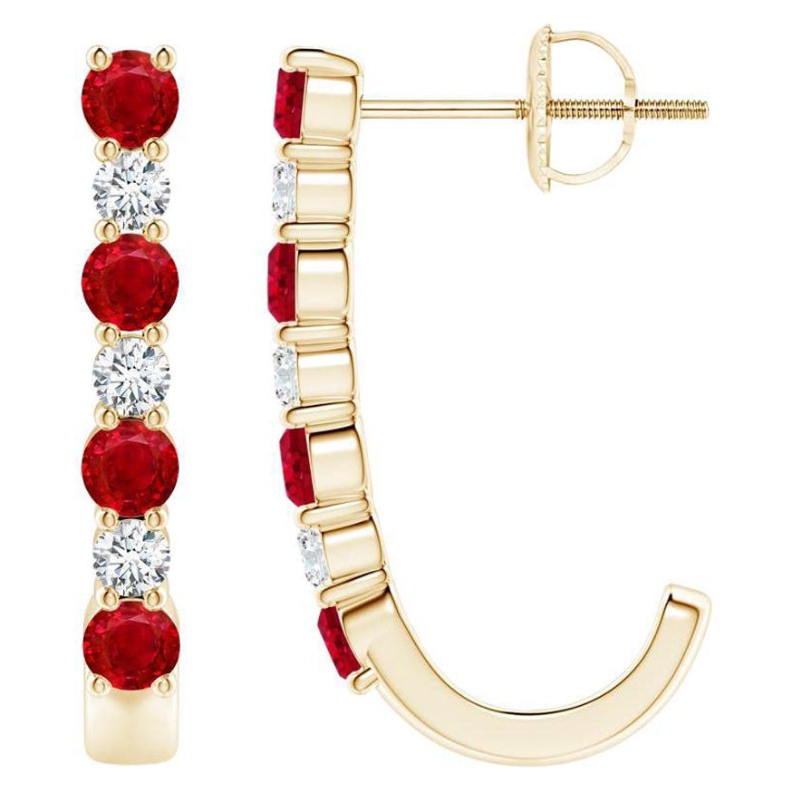 ANGARA J-Hoop-Ohrringe aus 14 Karat Gelbgold mit natürlichem 0,72 Karat Rubin und Diamanten im Angebot