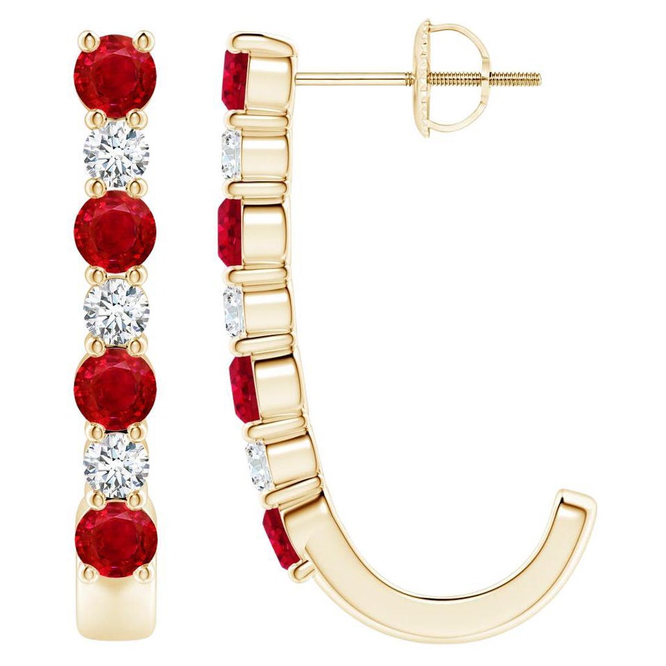 ANGARA Pendientes de aro en J de oro amarillo de 14 quilates con rubí natural de 1,20 ct y diamantes