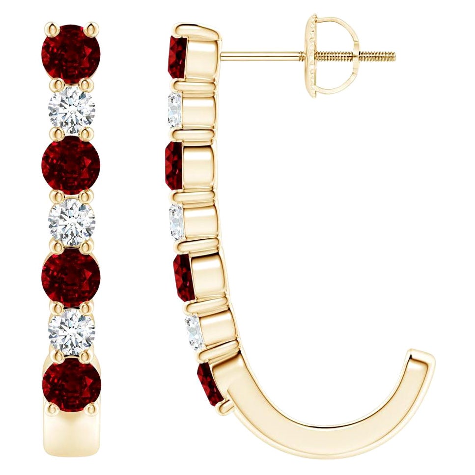 ANGARA Pendientes de aro en J de oro amarillo de 14 quilates con rubí natural de 1,20 ct y diamantes