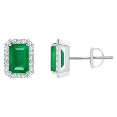 Natürliche Smaragd-Ohrstecker mit Diamant-Halo aus Platin (6x4 mm)