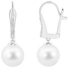 Orecchini con perle d'acqua dolce coltivate e diamanti in oro bianco 14K