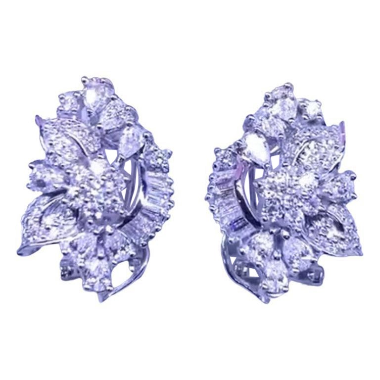 AIG Certified 2.79 Carats Diamonds 18K Gold Earrings  For Sale