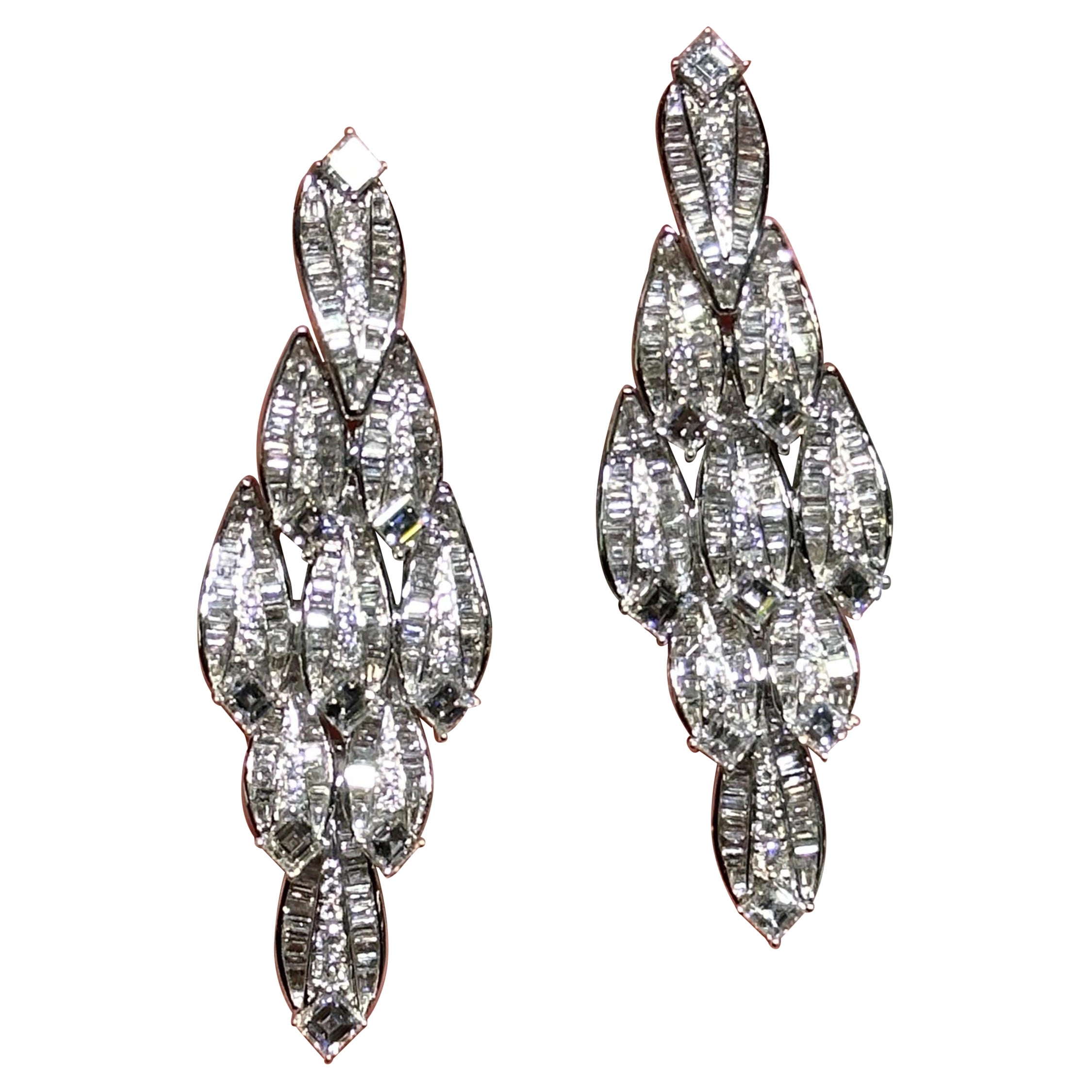 NWT 26, 800 Rare 18KT Gold 6CT Fancy Glittering White Diamond Dangle Earrings For Sale