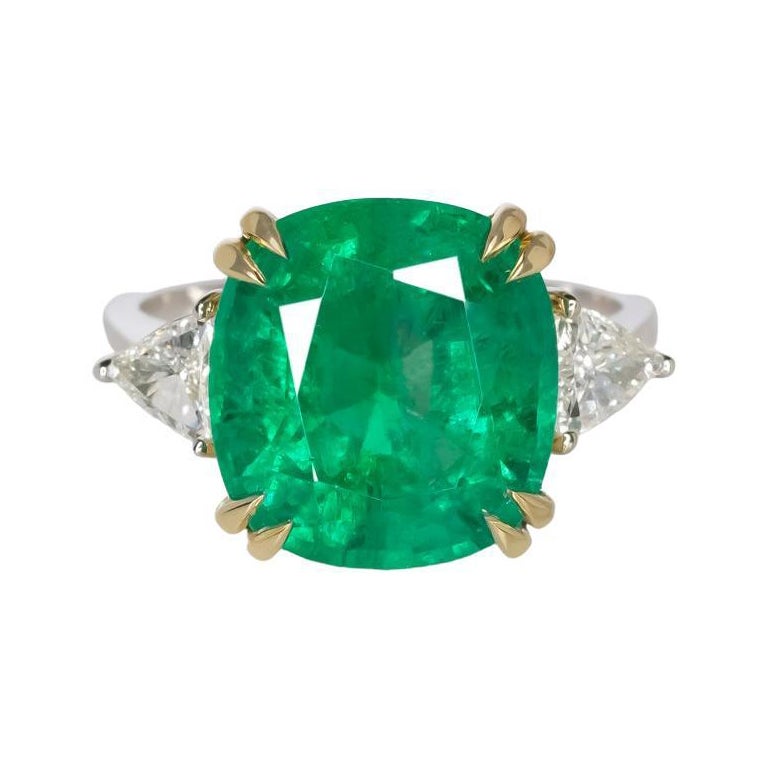 Greene & Greene 6 Carat Green Cushion Cut Diamond Solitaire Ring en vente