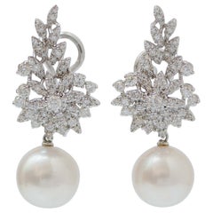 Boucles d'oreilles en or blanc 18 carats, perles des mers du Sud et diamants