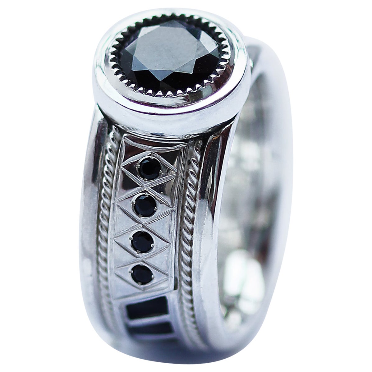 For Sale:  Black & White Strong Traditional Filigree Enamel Detailing Dominante Silver ring