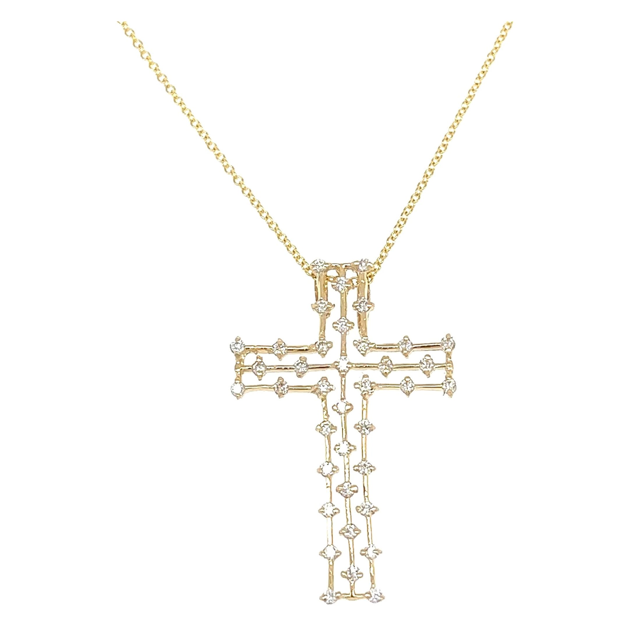 0.40 Carat Natural Diamond Cross Yellow Gold Chain Pendant For Sale