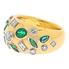 18K Yellow Gold Mixed Cut Diamonds And Green Emerald Cocktail Ring