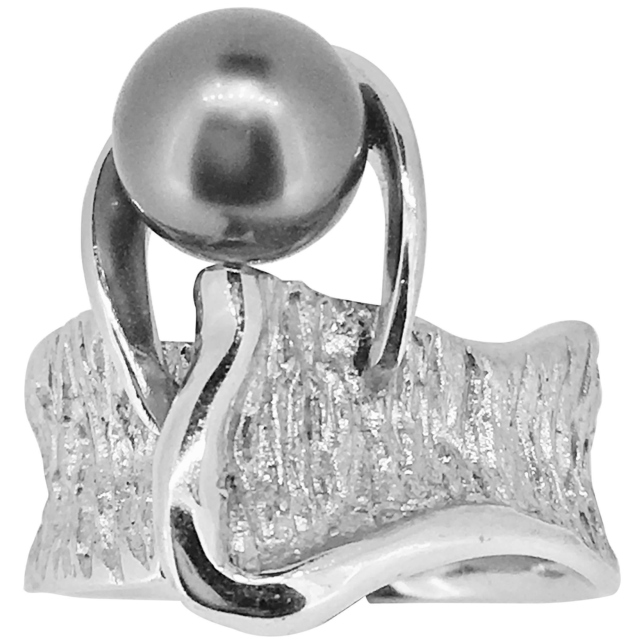 S. Van Giel Modern Gold and Grey Pearl Ring For Sale