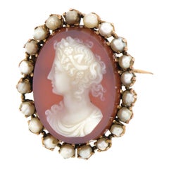Antique 18k Yellow Gold Carved Hardstone Cameo w/Pearl Frame Halo Brooch Pendant