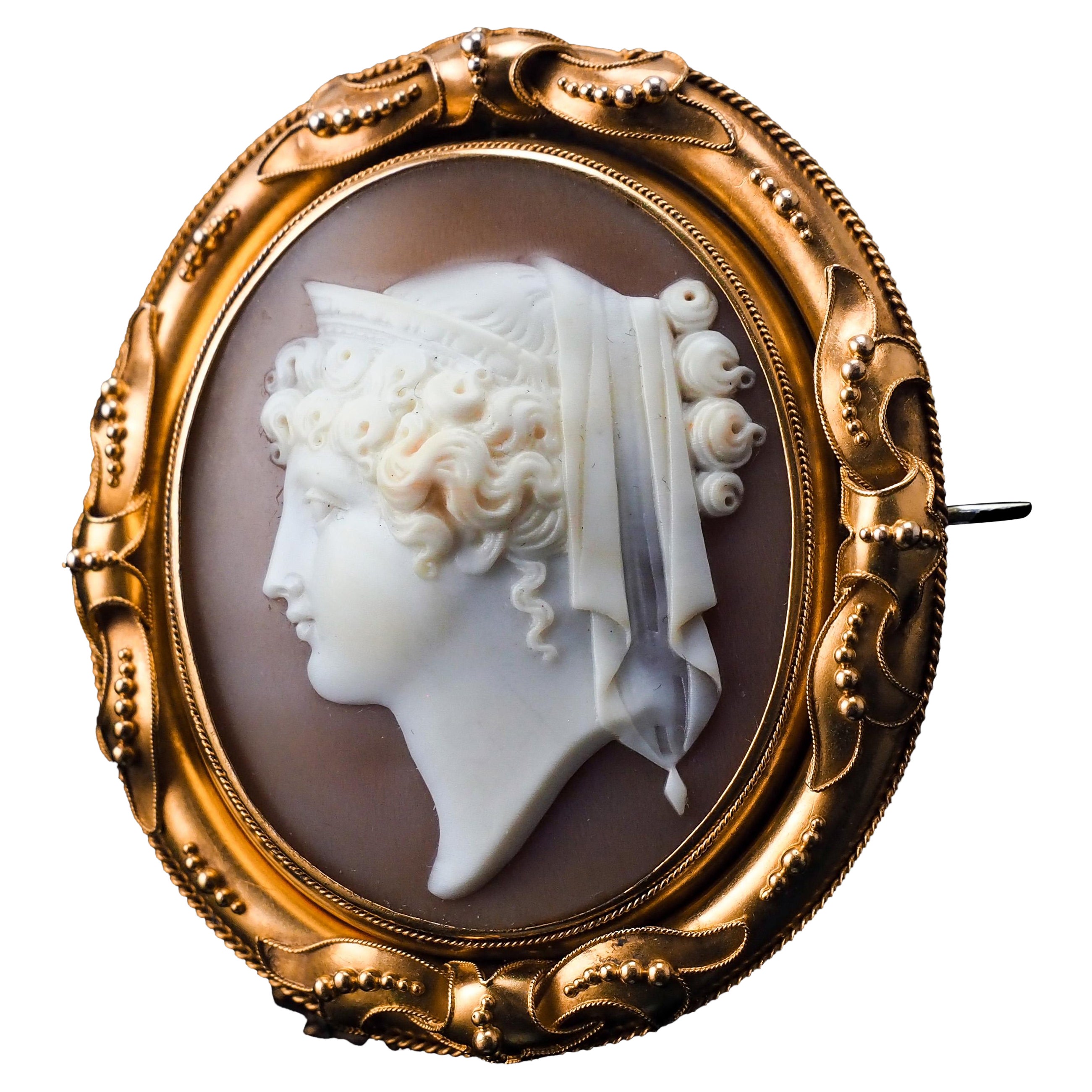 Antique Cameo Brooch Pendant Necklace 18K Gold - Victorian c.1860 For Sale