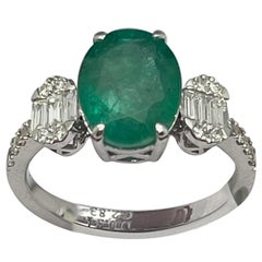 Stunning Emerald & Diamond ring In 18k White Gold