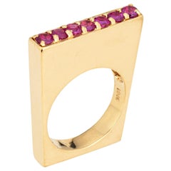Retro Tiffany & Co square ruby ring, crafted in 18k yellow gold (circa 1970s).