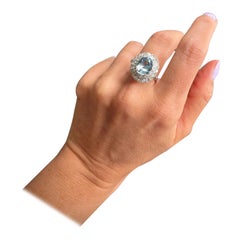Gestufter Vintage-Kleidring aus 18 Karat Weißgold mit Aquamarin und Diamant