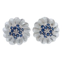 Cristal de roche, saphirs, diamants, boucles d'oreilles en or blanc 14 carats.