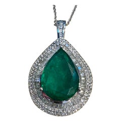 9 Ct Pear Cut Emerald & 3.5Ct Diamond Halo Pendent/Necklace 14 KW Gold Chain
