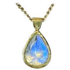 Collar de Oro con Colgante Grande de Piedra de Luna Arco Iris Único en stock