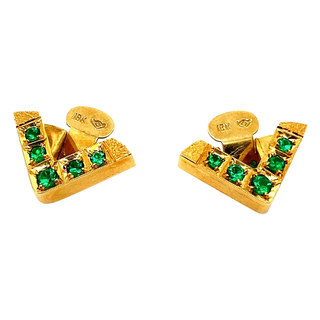 Vintage Emerald Set 18 Karat Yellow Gold Corner Pins, Circa 1970 For Sale