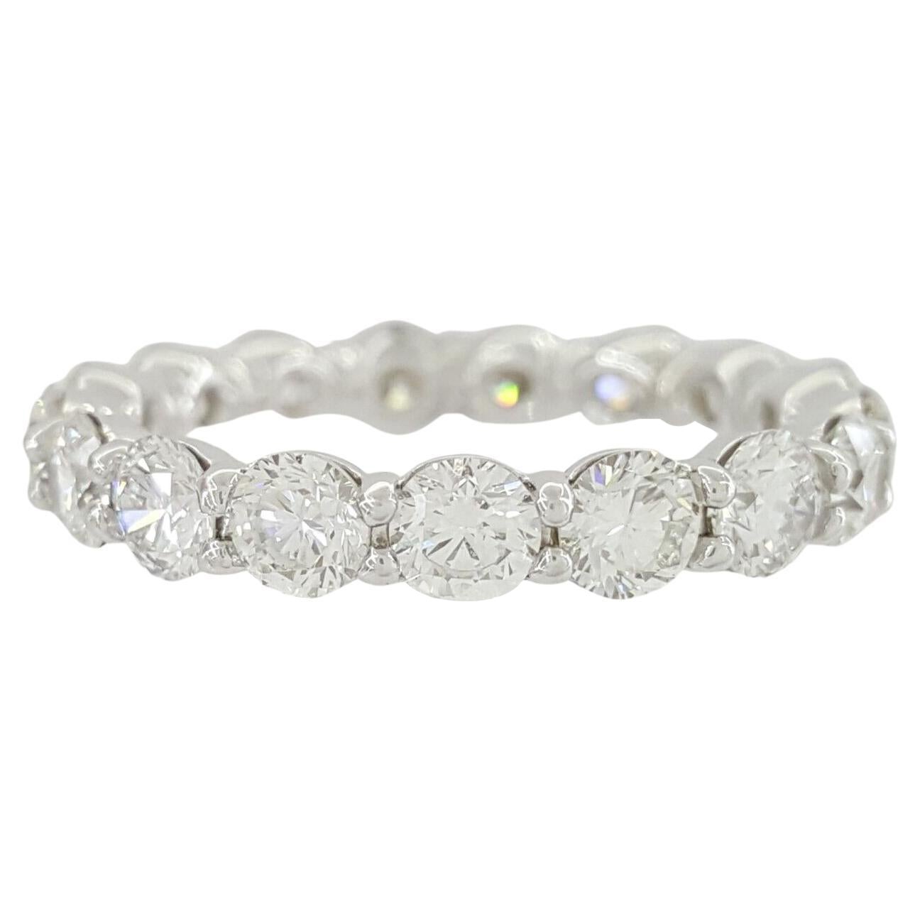 3 Karat Eternity-Ring mit rundem Diamanten im Brillantschliff im Angebot
