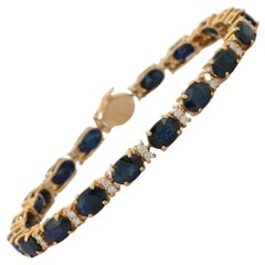 Tennisarmband aus 14 Karat massivem Gelbgold mit tiefblauem Saphir und Diamanten