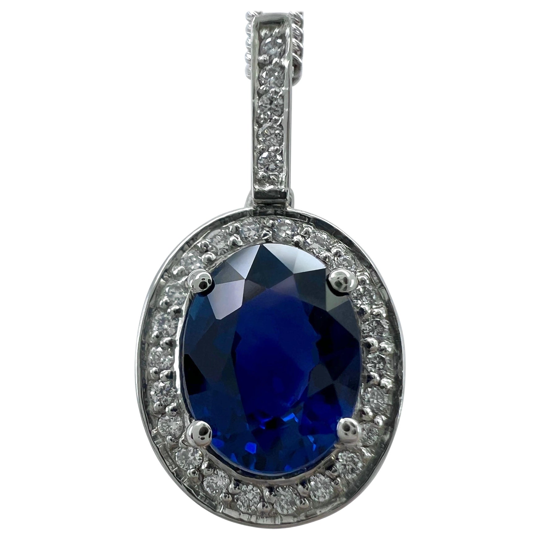 Pendentif halo en platine avec saphir bleu ovale raffiné de 1,32 carat certifié GIA