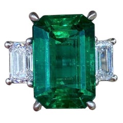 Emilio Jewelry Gubelin Certified Vivid Green 8.00 Carat Emerald Ring