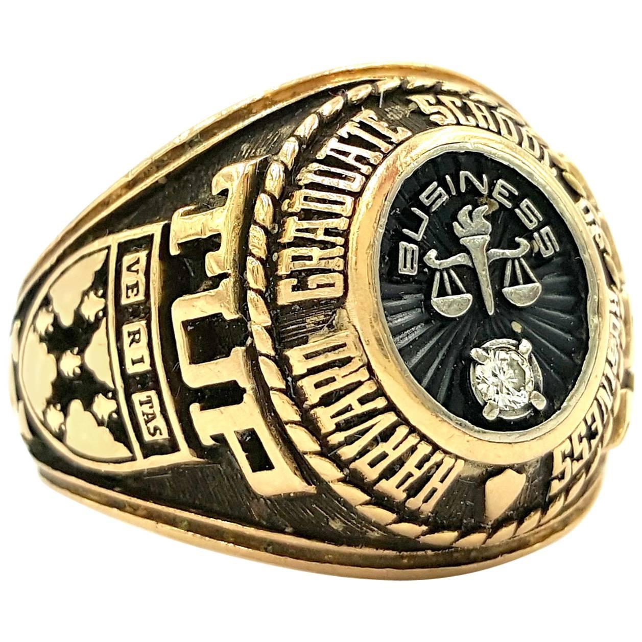 Harvard's Prestigious Graduate School of Business Alumni Class Ring in 14kt Gold For Sale