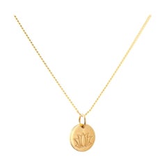18 Karat Gold Lotus Amulet-Halskette mit Anhänger von Elizabeth Raine