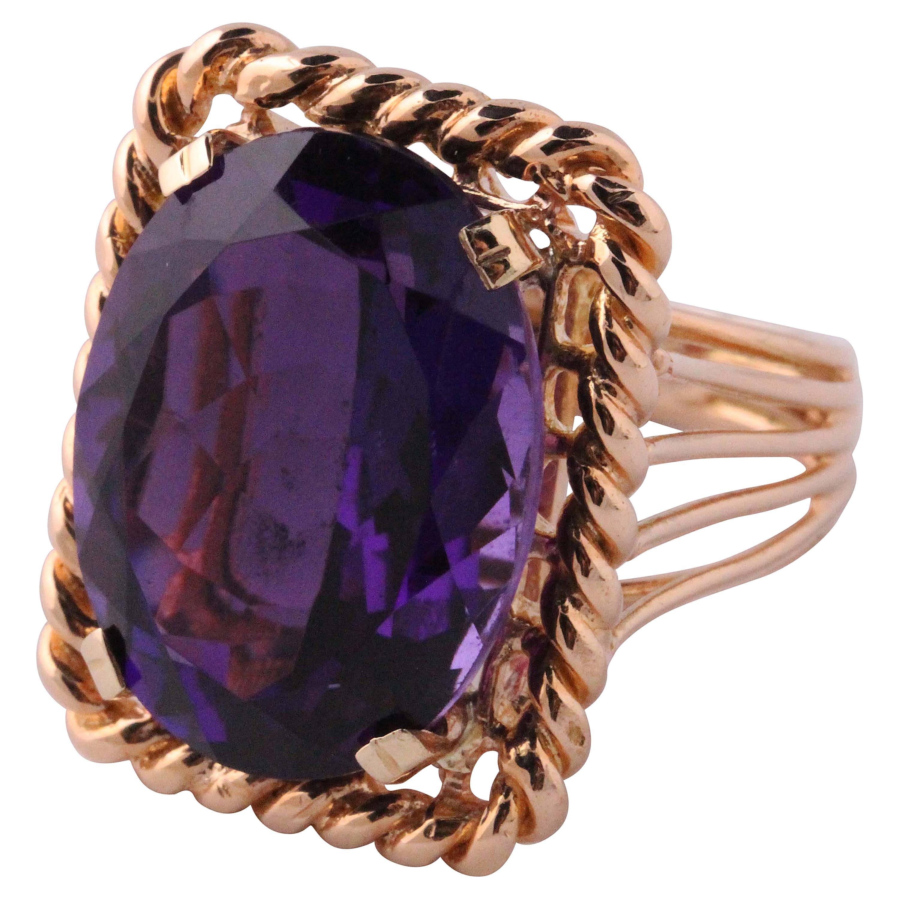 Amethyst and gold ring For Sale