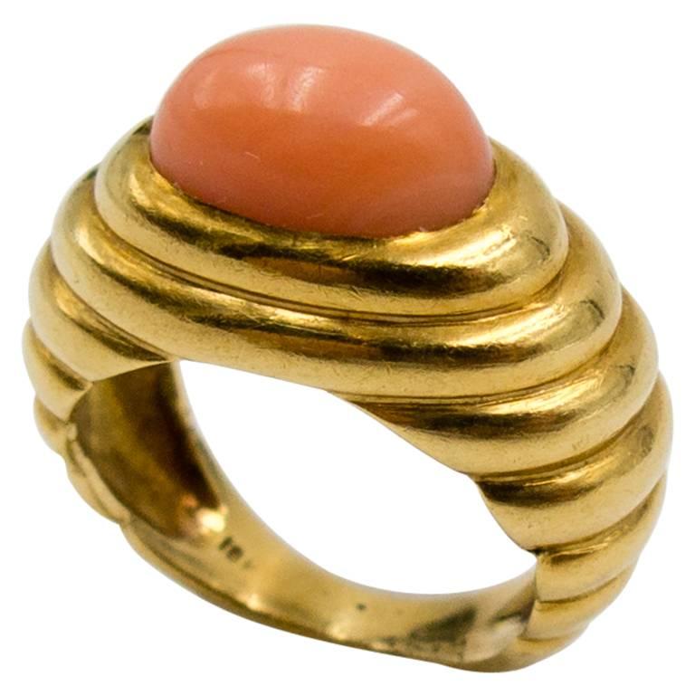 1970s Angelskin Coral  Gold Pinky Ring