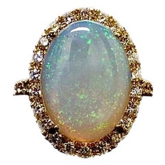 Verlobungsring mit Halo, Diamant 18 Karat Gelbgold 5,80 Karat ovaler australischer Opal 