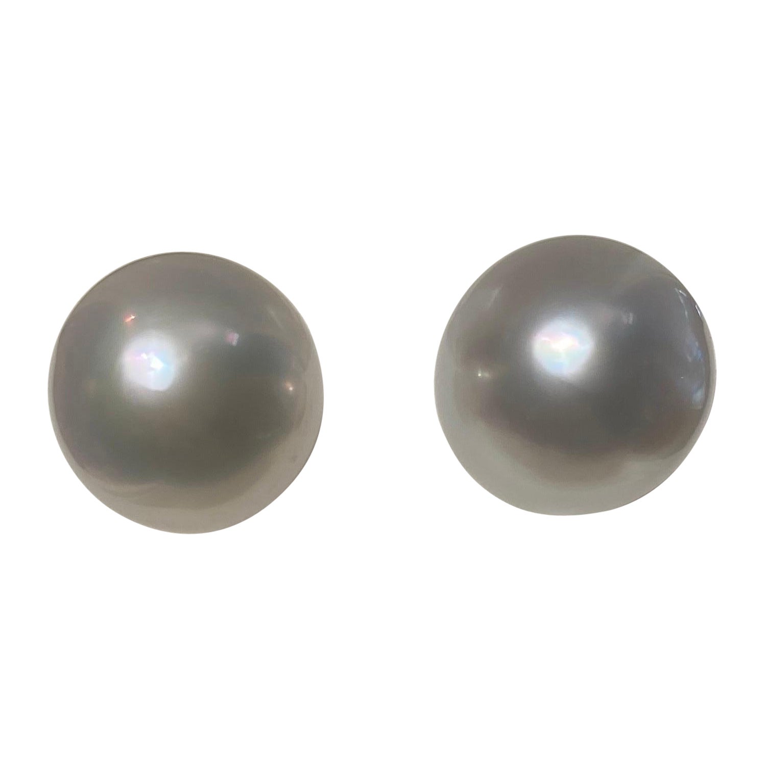 16.5mm White South Sea Pearl Ear Stud in 18k Yellow Gold For Sale