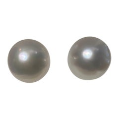 16.5mm White South Sea Pearl Ear Stud in 18k Yellow Gold
