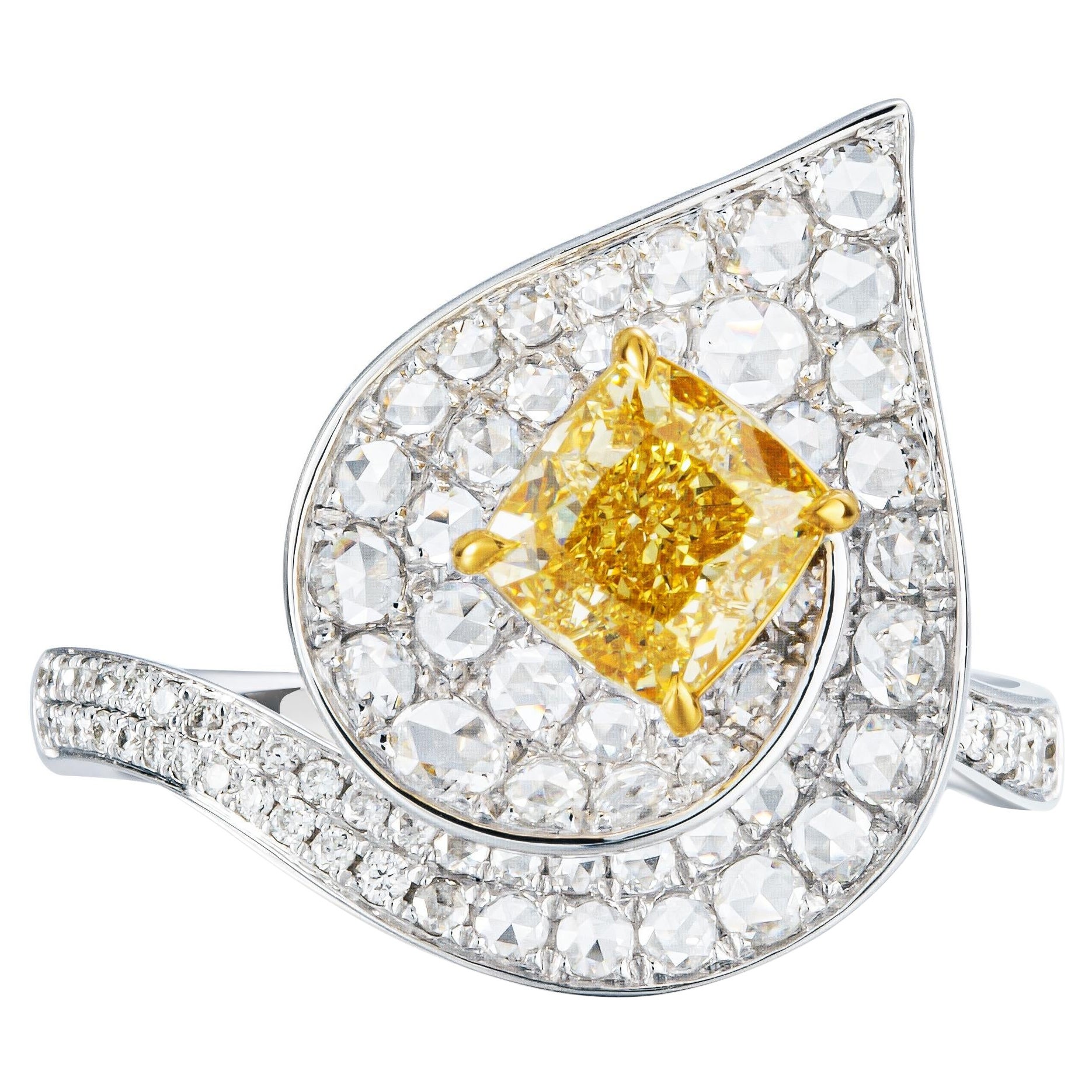 Bague en or 18 carats avec diamants taille coussin jaune intense de 0,96 carat certifiés par le GIA en vente