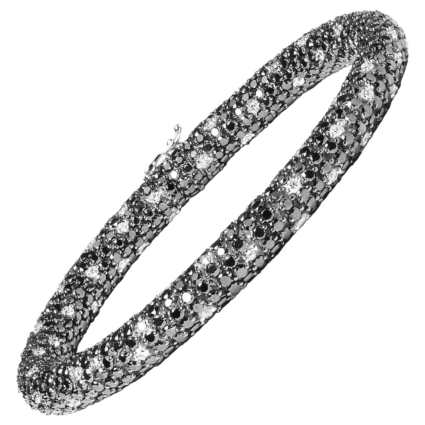 18K White Gold 20.0 Ct Black & White Diamond Eternity Snake Skin Tennis Bracelet For Sale