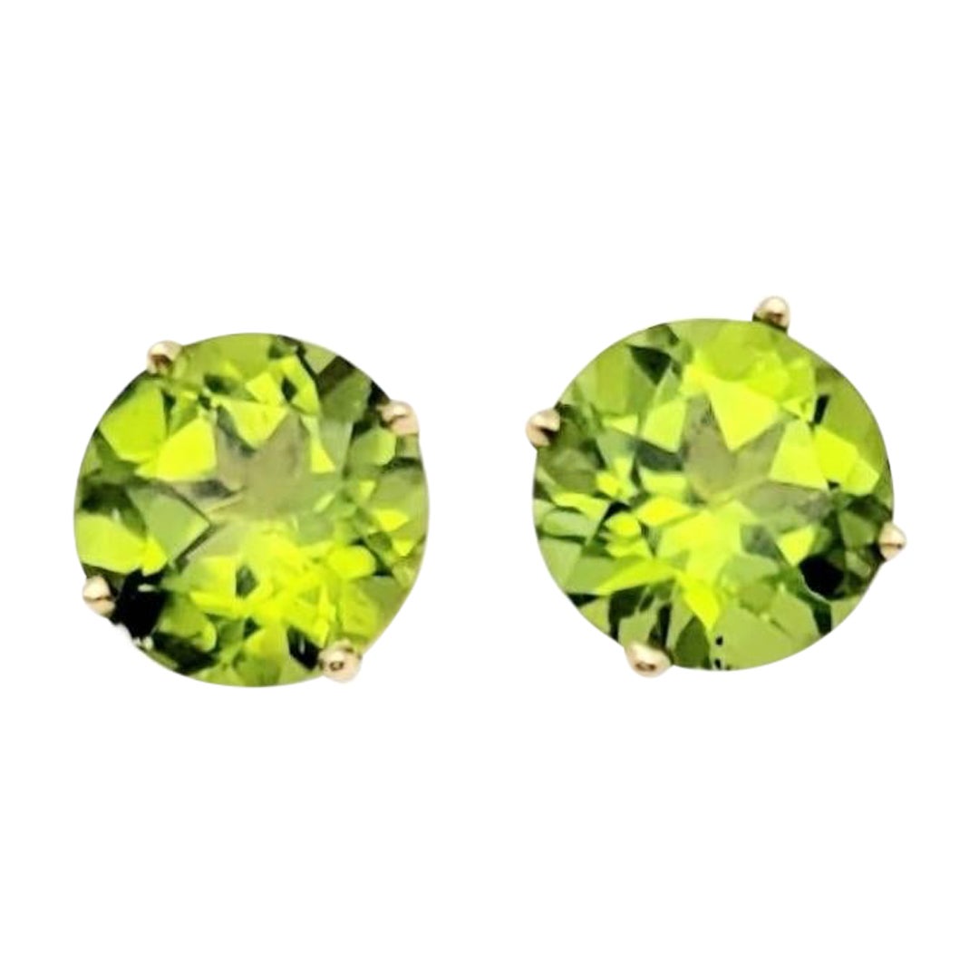 Classic Four-Prong Set Round Green Peridot Stud Earrings in 14 Karat Yellow Gold For Sale