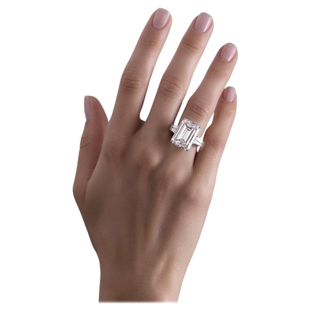 Gia zertifizierter Platinring mit 8 Karat Diamant im Smaragdschliff D Farbe FLAWLESS Diamant im Angebot