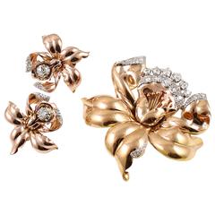 1940s Retro Rose Gold Floral Motif Brooch and Earring Suite