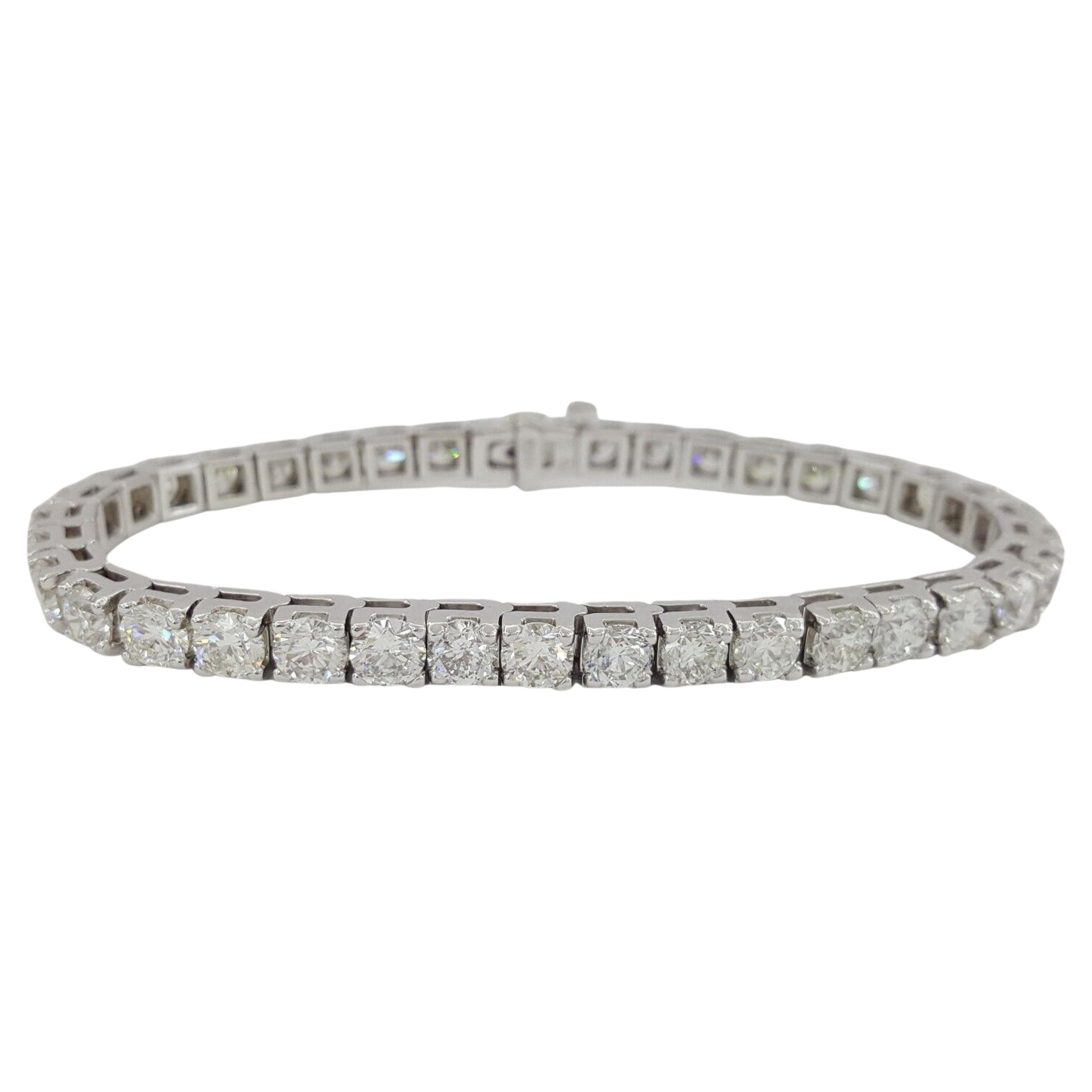 Bracelet de tennis en or blanc 18 carats avec diamant rond taillé en brillant de 8 carats en vente