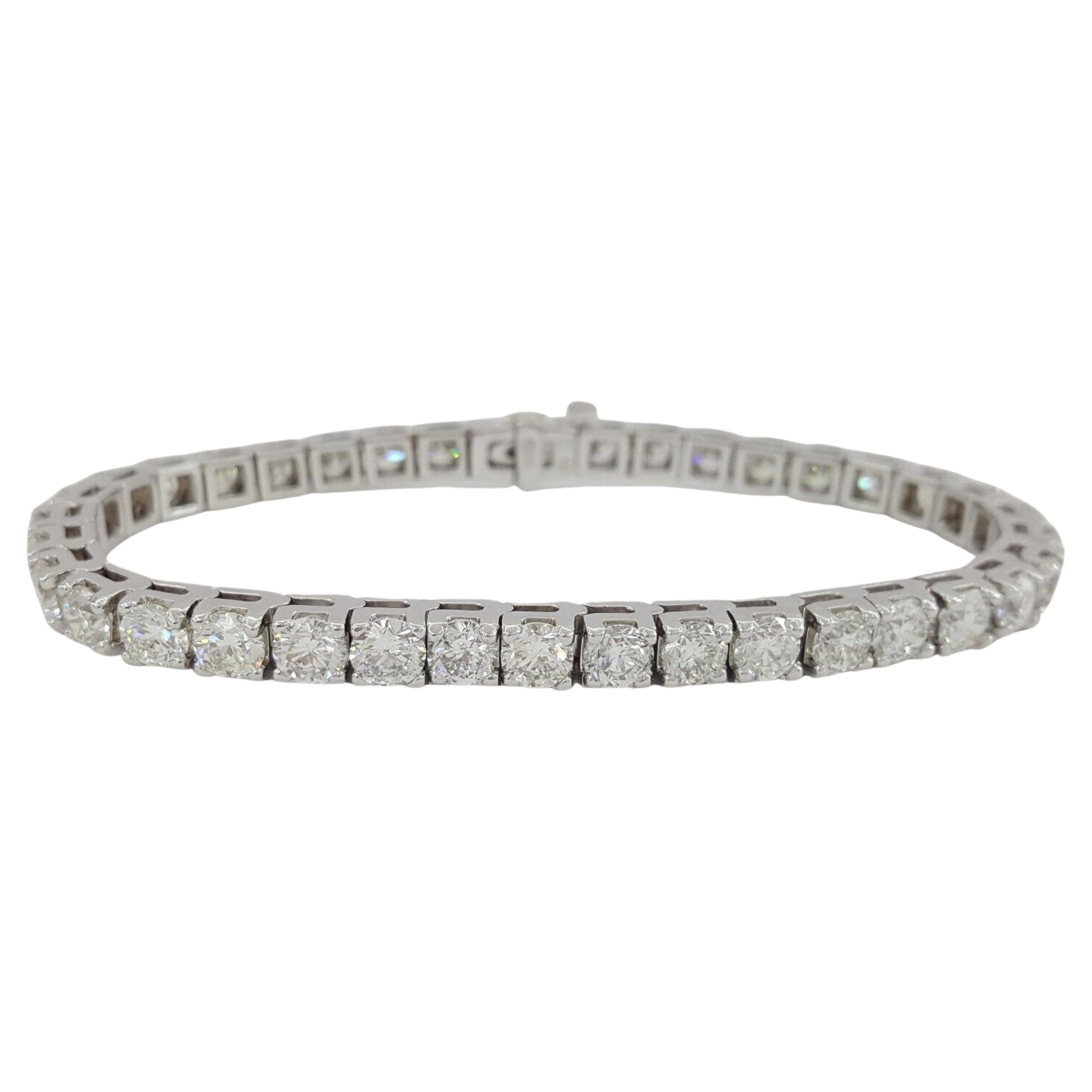 Bracelet de tennis en or blanc 18 carats avec diamant rond taillé en brillant de 8 carats